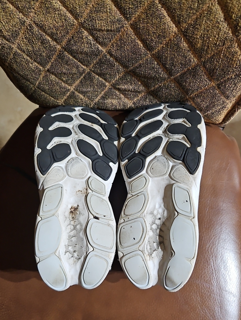 New Balance Fresh Foam X More V4 Gray White Lace Up Sneakers Running Shoes - Picture 6 of 7
